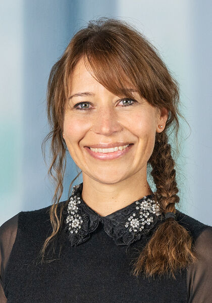 Das Foto zeigt ein Portrait von Angelika Supanz. Sie ist im Bereich Immobilienverwaltung & Verkaufsberatung tätig.