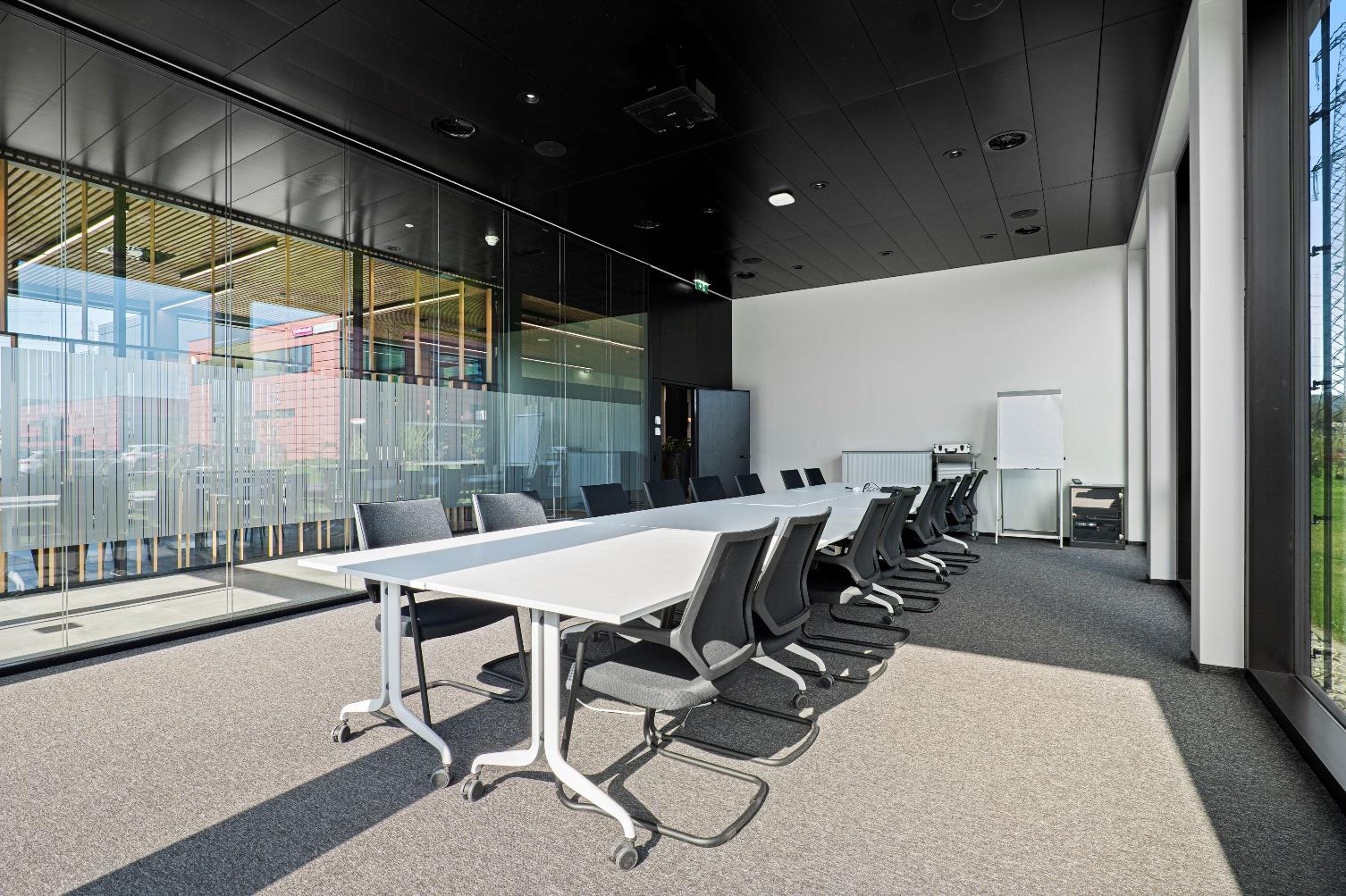 Der 55m2 großer DenkRaum bietet den idealen Ort für größere Meetings, kreativen Austausch und kleinere Events.