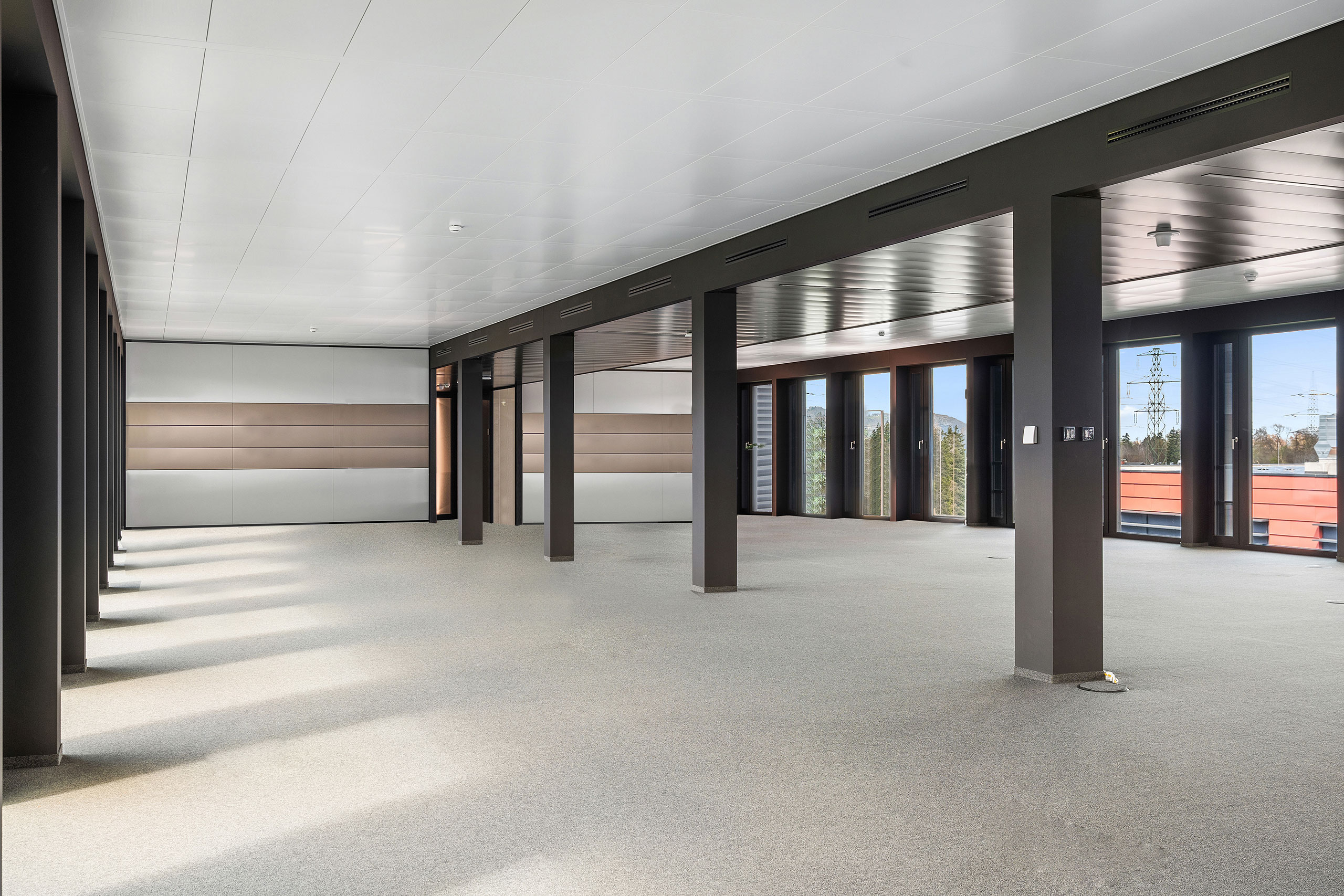 Das Bild zeigt die Büroeinheit B im 2. Obergeschoss des Bürocampus Schlatt 1 in Hohenems mit rund 480m2.